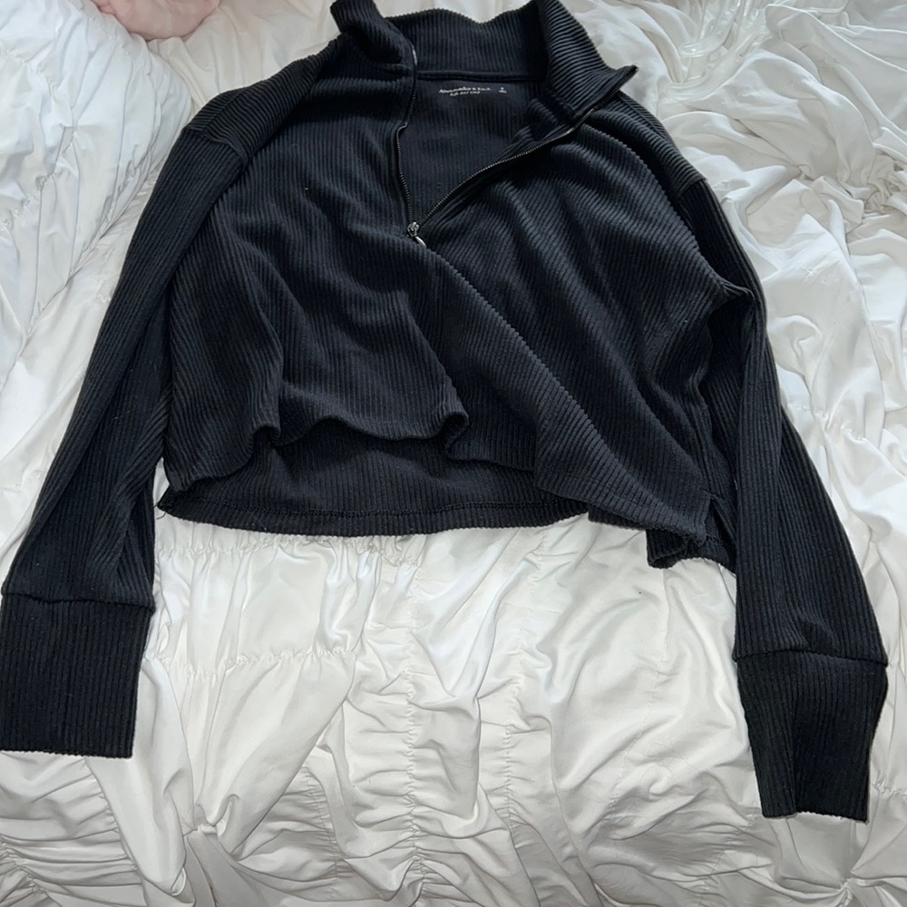 Super soft zip top!